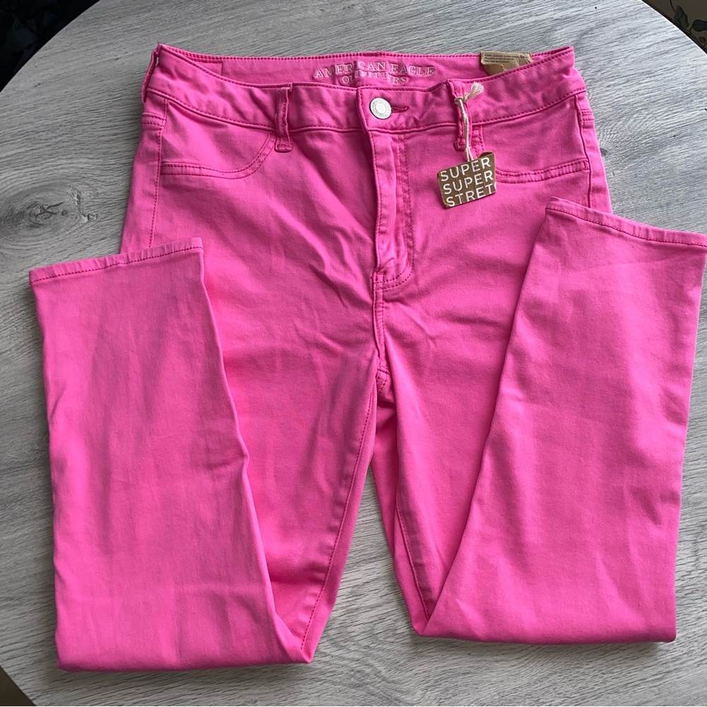 Bubblegum pink AE cropped jeggings